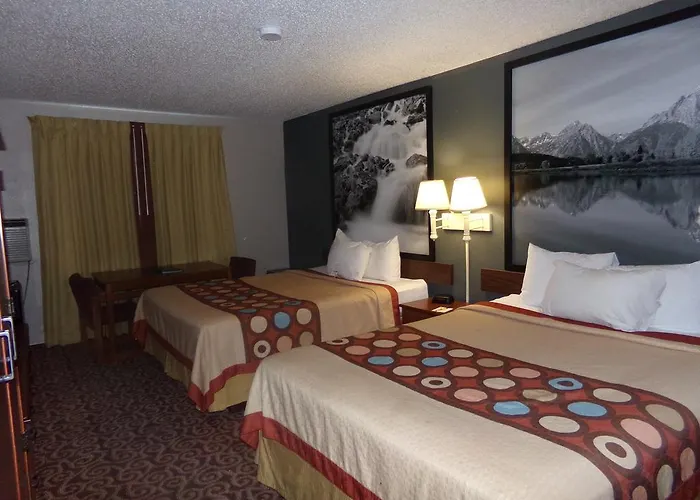 Hotel Super 8 By Wyndham 3*