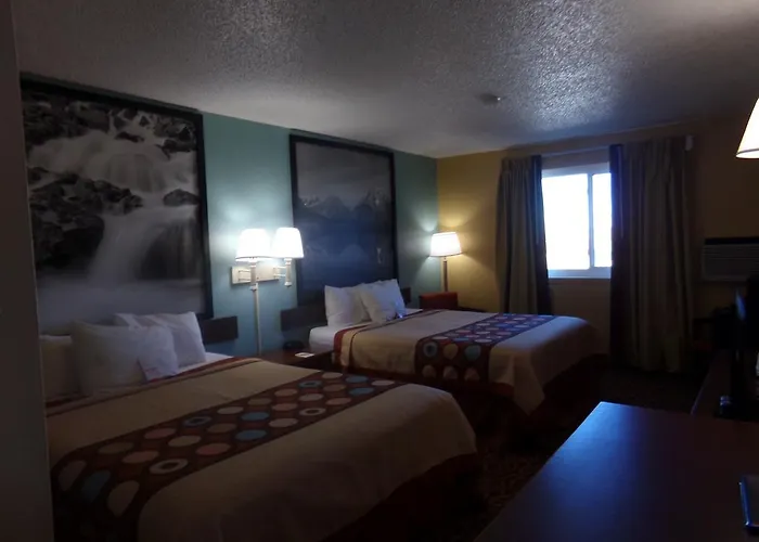 Super 8 By Wyndham Gillette