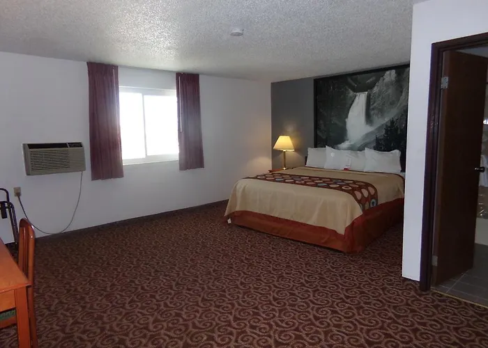 Super 8 By Wyndham Hotel