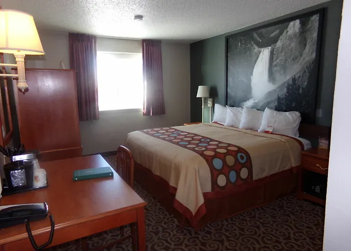 Super 8 By Wyndham Hotel